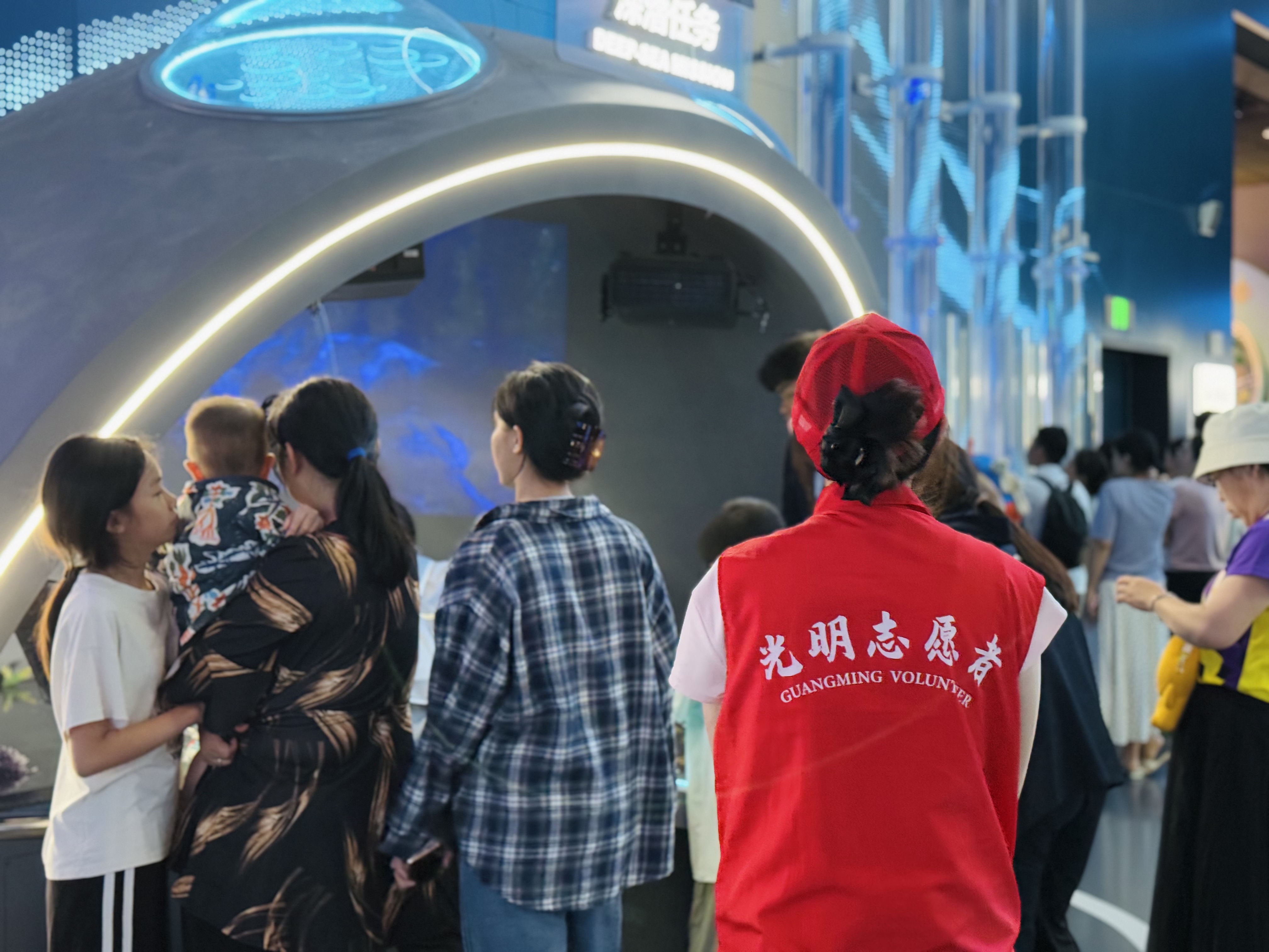 深圳科学技术馆志愿服务现场