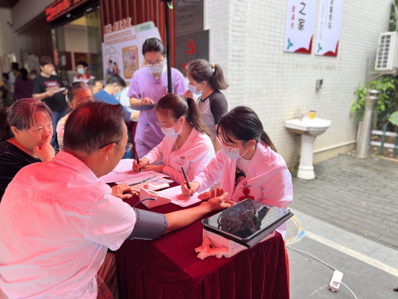 中山大学附属第七医院百年校庆义诊志愿服务现场